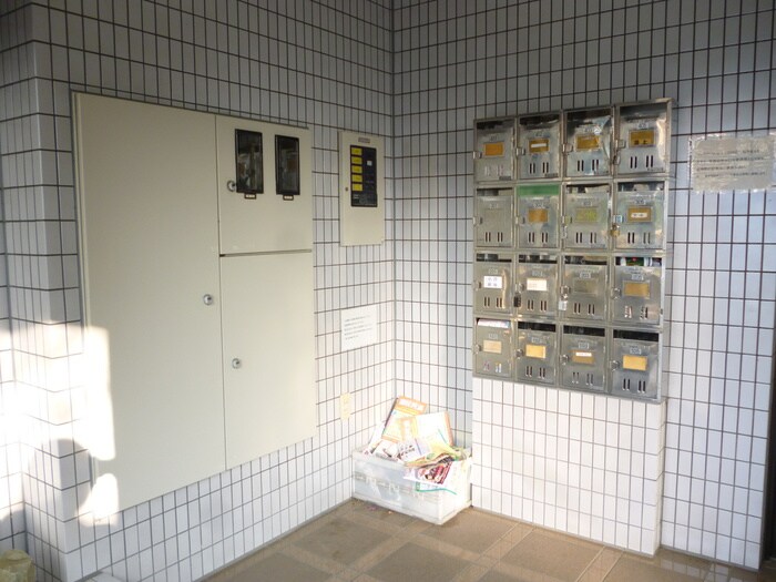 物件外観写真3　(エントランス部分)