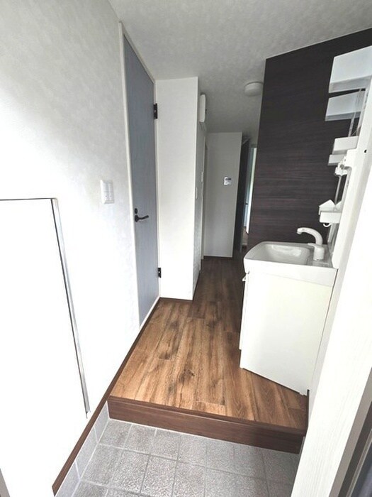 物件内観写真7　(玄関)