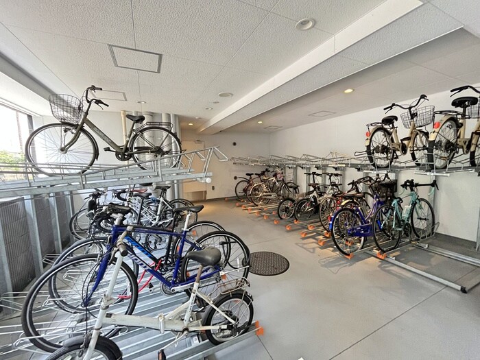 物件外観写真4　(駐輪場)