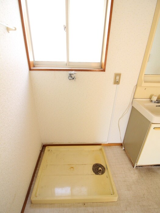 物件内観写真13　(洗濯機置場)