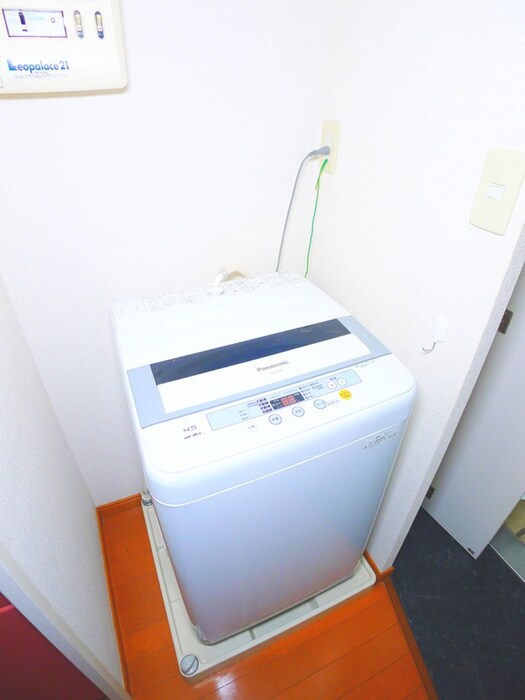 物件内観写真16　(洗濯機置場)