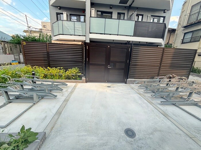 物件外観写真2　(駐輪場)