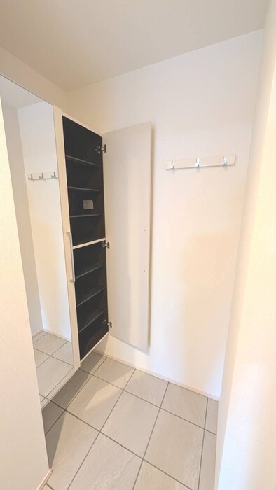 物件内観写真8　(玄関)