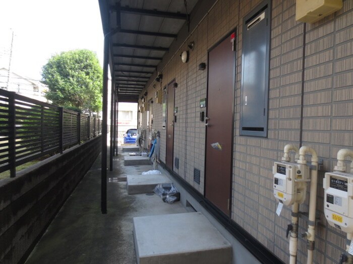 物件外観写真3　(エントランス部分)