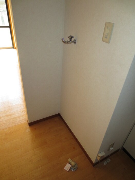 物件内観写真11　(洗濯機置場)