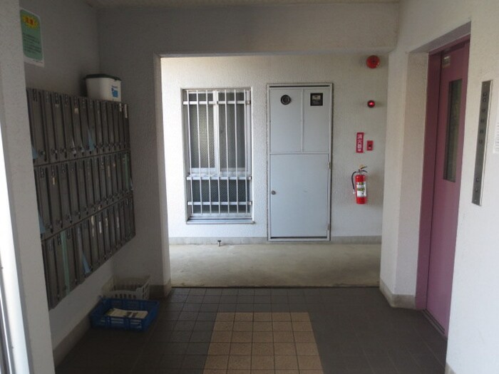 物件外観写真6　(エントランス部分)