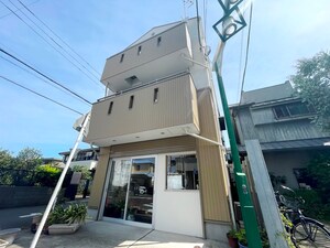 パイン・グローブ外観写真