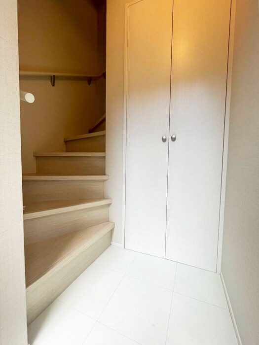 物件内観写真7　(玄関)