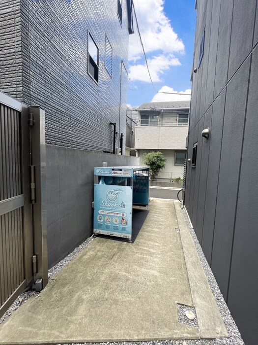 物件外観写真4　(エントランス部分)