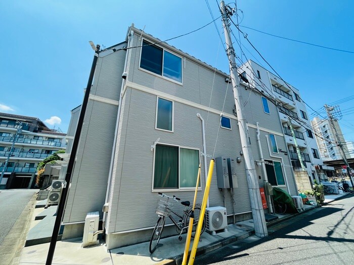 物件外観写真2　(エントランス部分)