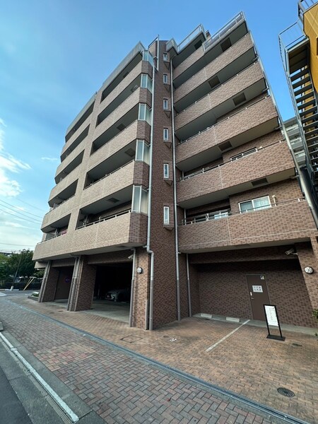 ｱﾝﾋﾞｼｬｽﾌﾟﾗｯﾂｧ越谷(302)外観写真