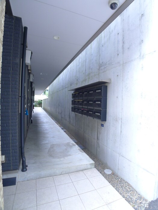 物件外観写真5　(エントランス部分)