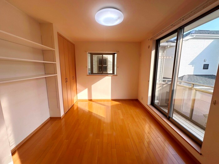 物件内観写真7　(室内からの展望)