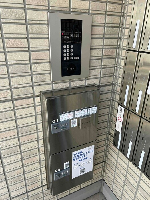 物件外観写真3　(エントランス部分)