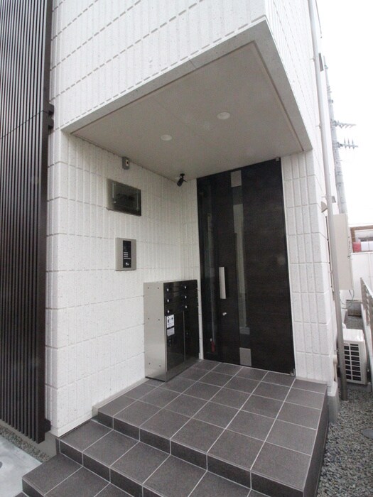 物件外観写真5　(エントランス部分)