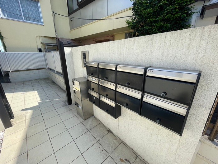 物件外観写真6　(エントランス部分)