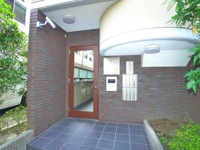 物件外観写真3　(エントランス部分)