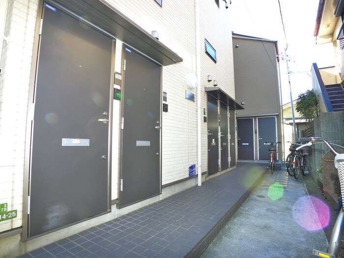 物件外観写真2　(エントランス部分)