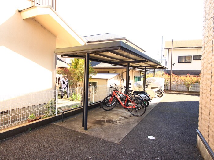 物件外観写真3　(駐輪場)
