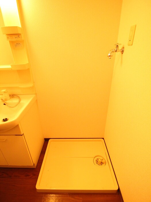 物件内観写真15　(洗濯機置場)