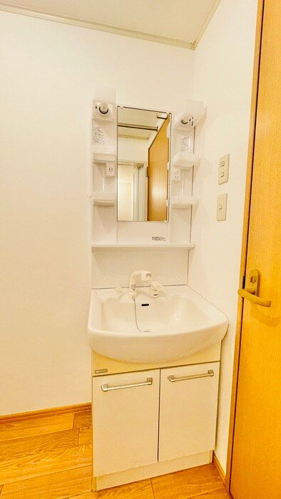 物件内観写真11　(洗面)