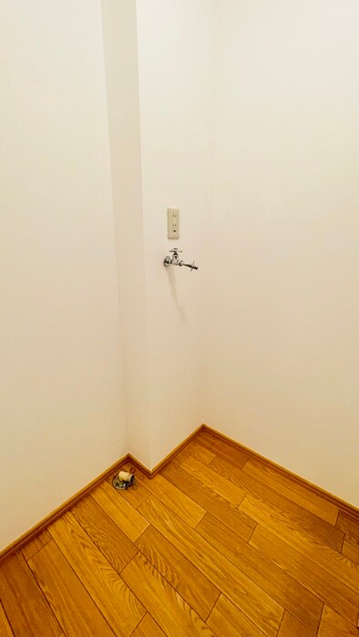 物件内観写真12　(洗濯機置場)