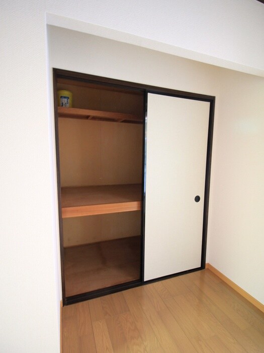 物件内観写真6　(収納)
