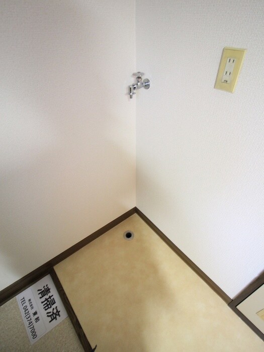 物件内観写真11　(洗濯機置場)
