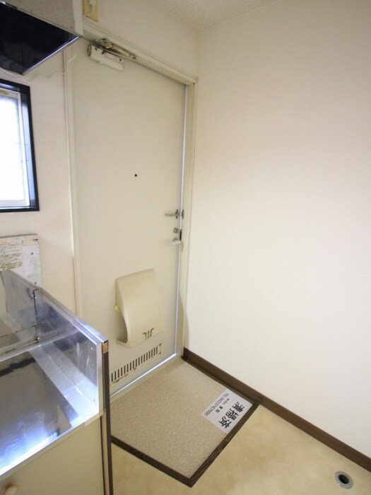 物件内観写真12　(玄関)