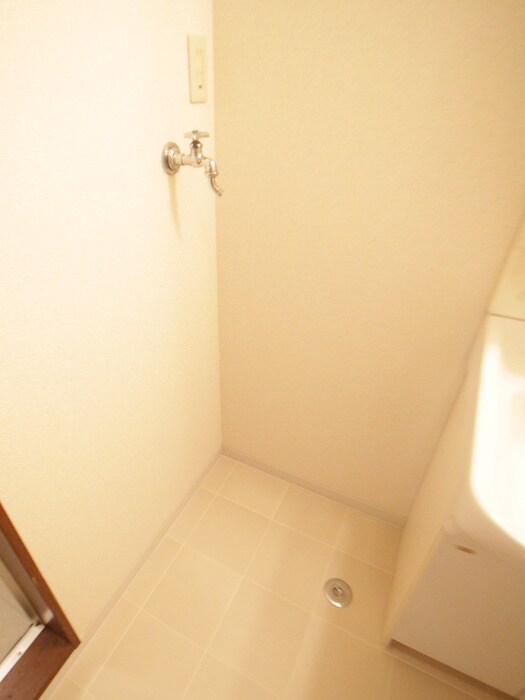 物件内観写真11　(洗濯機置場)