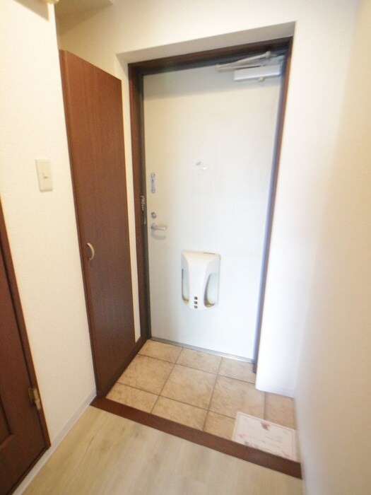 物件内観写真13　(玄関)