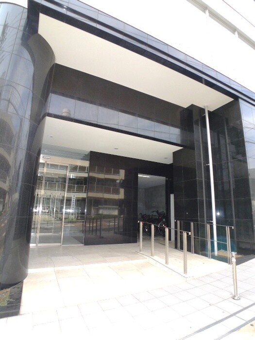 物件外観写真5　(エントランス部分)