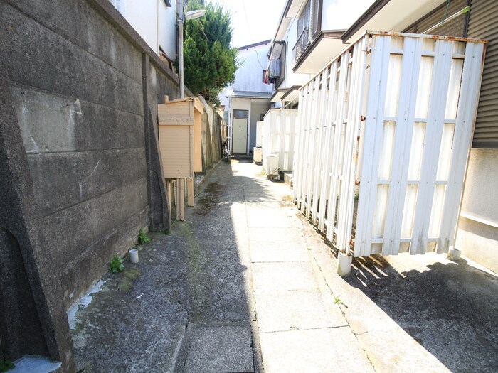 物件外観写真4　(エントランス部分)