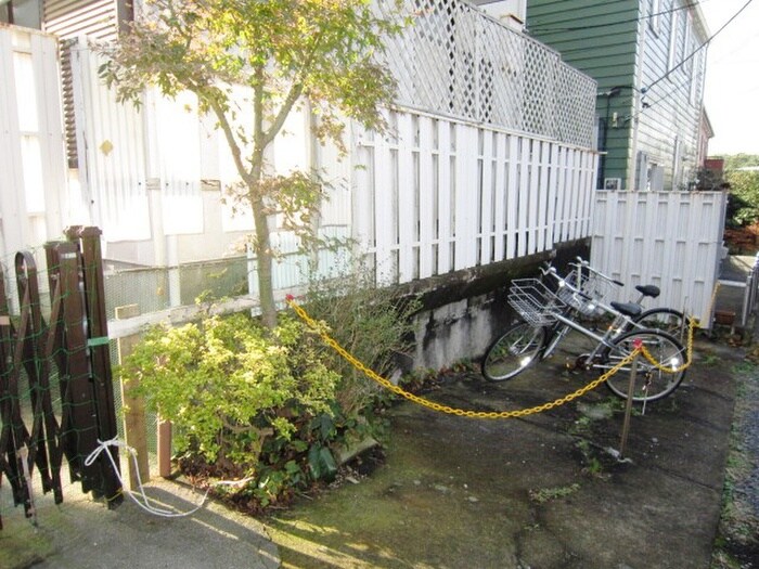 物件外観写真5　(駐輪場)