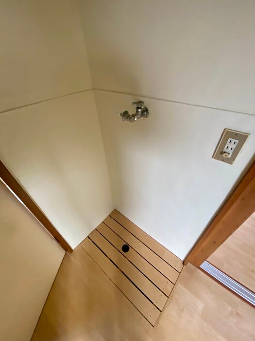 物件内観写真12　(洗濯機置場)