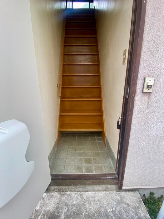 物件内観写真16　(玄関)