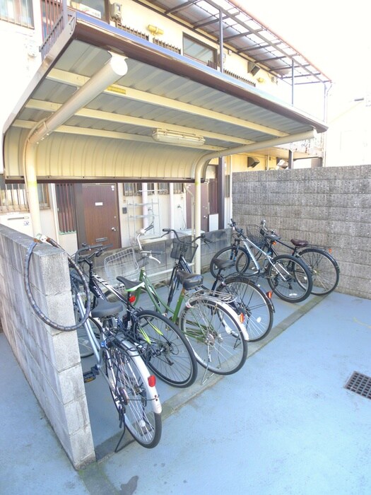物件外観写真3　(駐輪場)