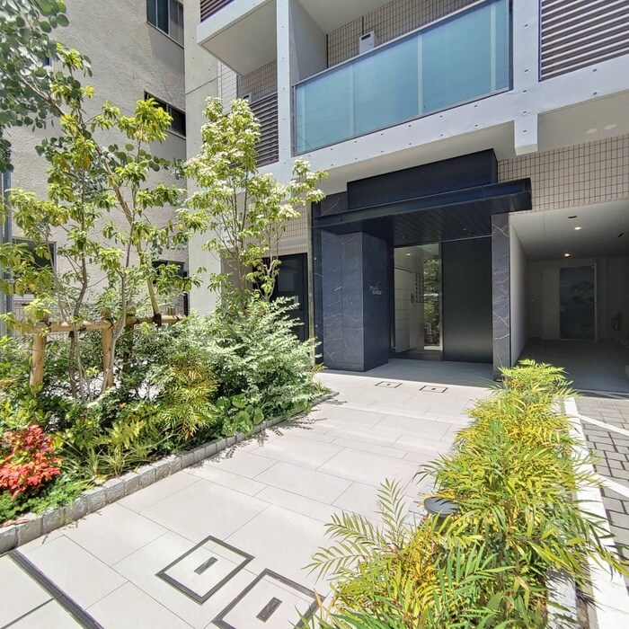 物件外観写真2　(エントランス部分)