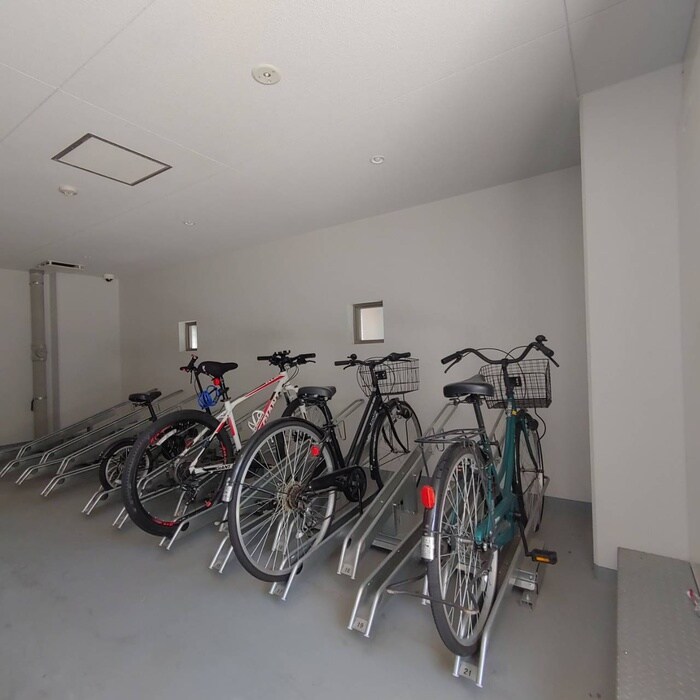 物件外観写真5　(駐輪場)