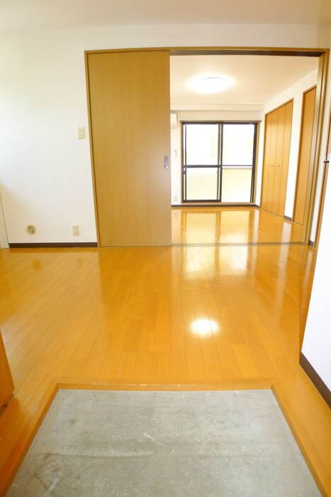 物件内観写真7　(玄関)