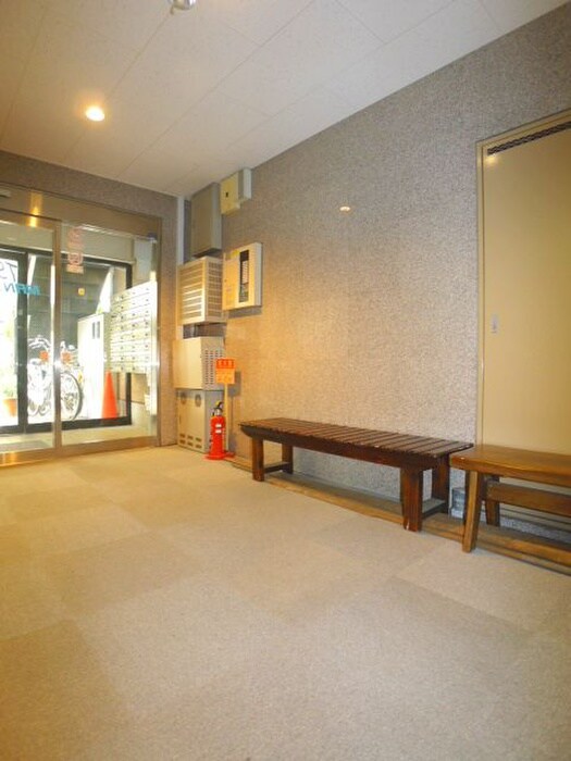 物件外観写真3　(エントランス部分)