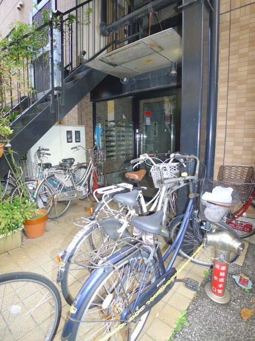 物件外観写真5　(駐輪場)