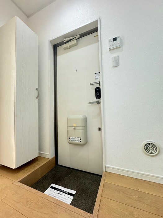 物件内観写真16　(玄関)