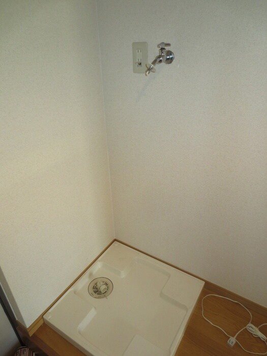 物件内観写真15　(洗濯機置場)