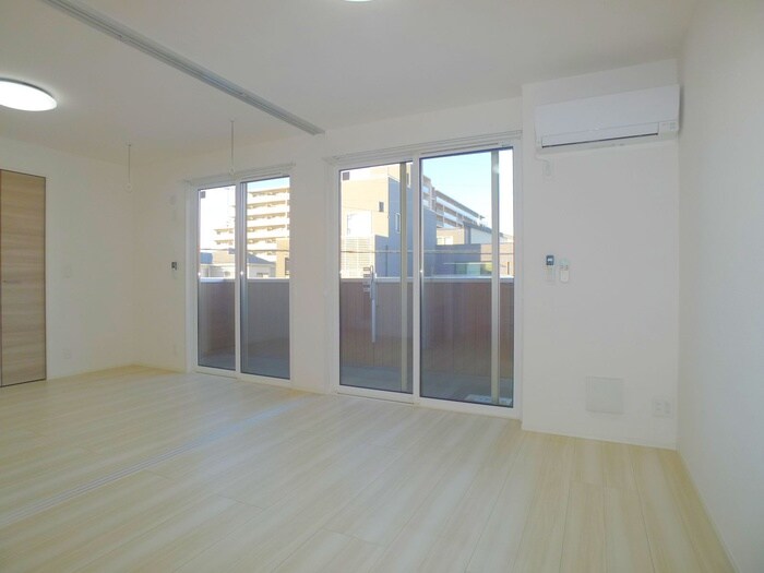 物件内観写真9　(室内からの展望)