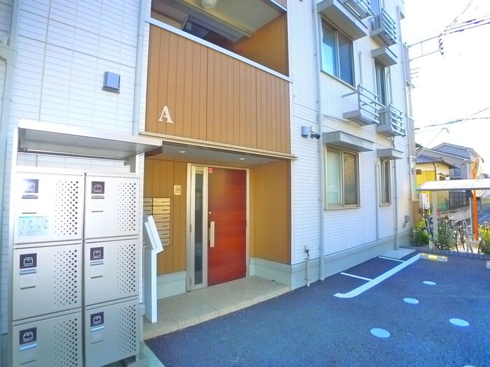 物件外観写真3　(エントランス部分)