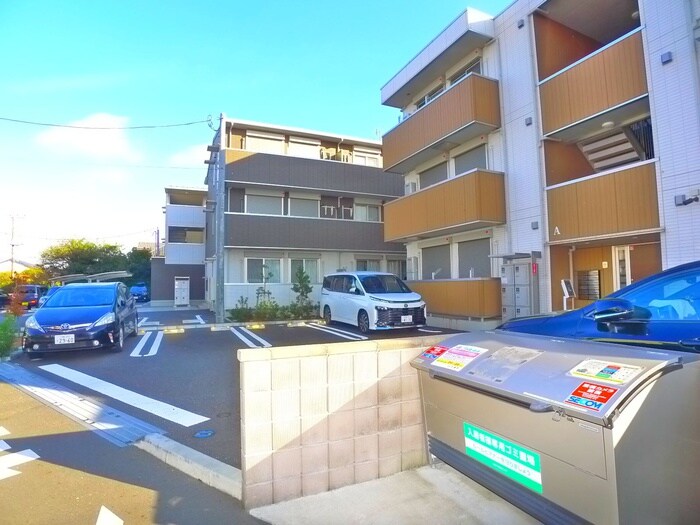 物件外観写真5　(駐車場)