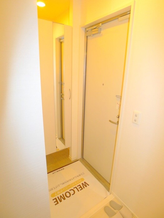 物件内観写真16　(玄関)
