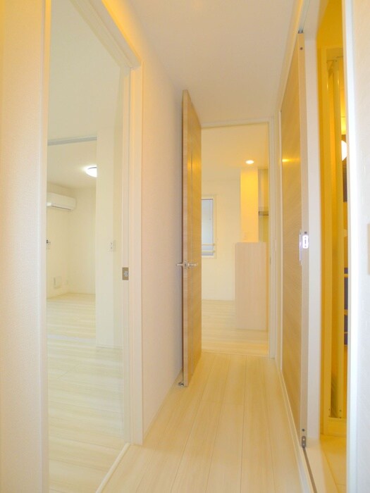 物件内観写真18　(廊下)