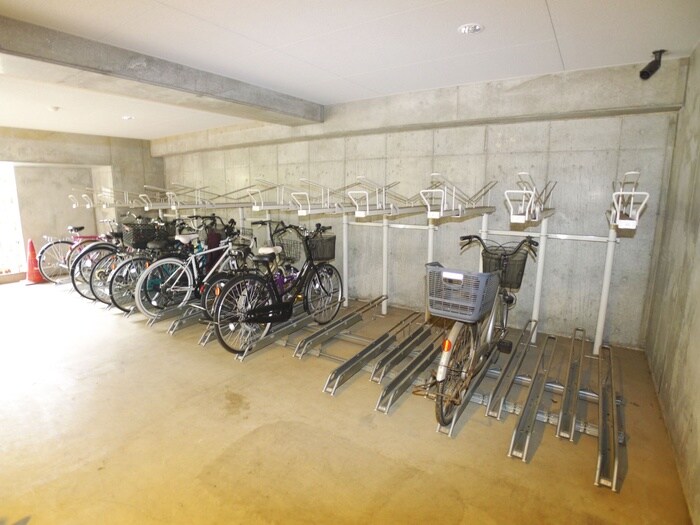 物件外観写真3　(駐輪場)